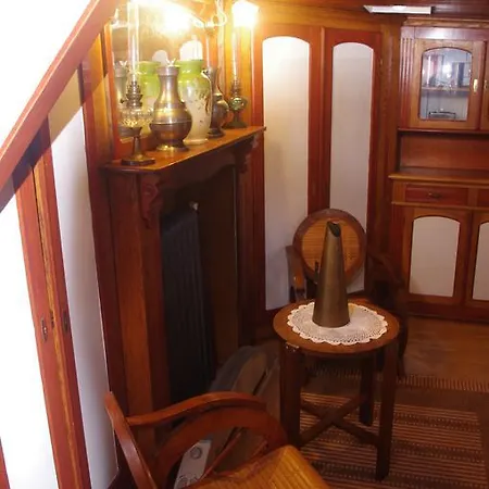 Péniche Le Hasard Couette-café