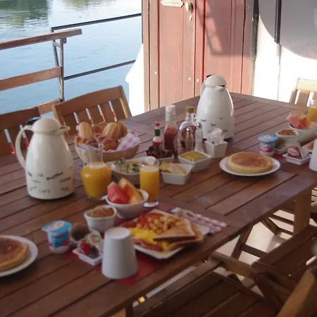 Couette-café Péniche Le Hasard