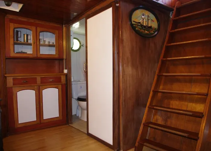 Alojamento de Acomodação e Pequeno-almoço Peniche Le Hasard 5*