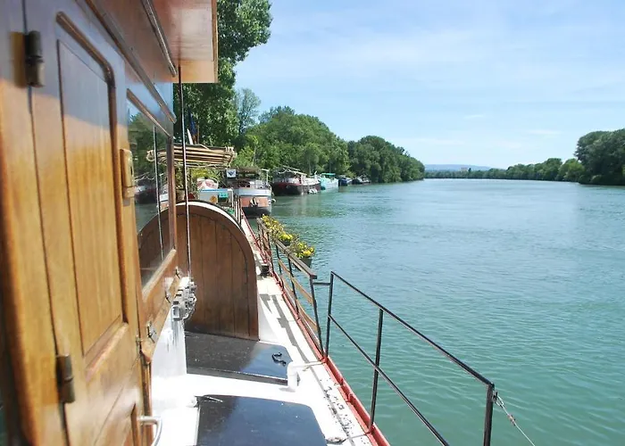 Alojamento de Acomodação e Pequeno-almoço Peniche Le Hasard 5*