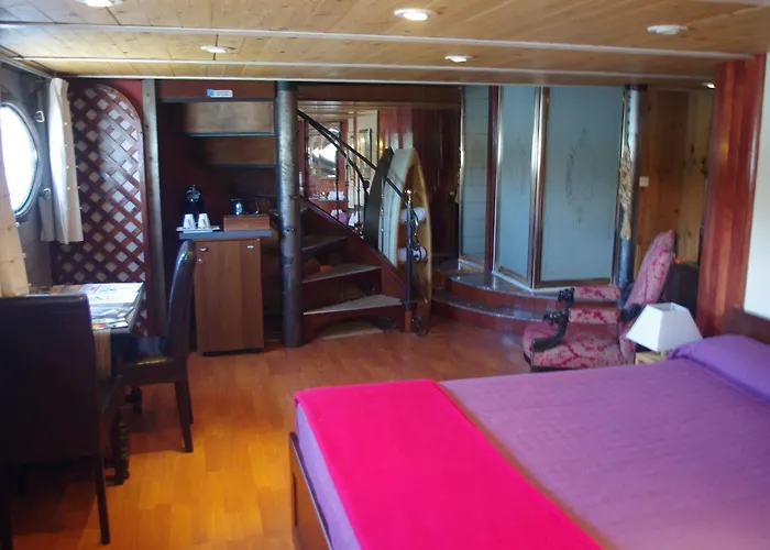 Peniche Le Hasard Villeneuve-lès-Avignon