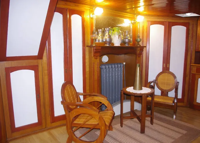 Peniche Le Hasard Alojamento de Acomodação e Pequeno-almoço 5*